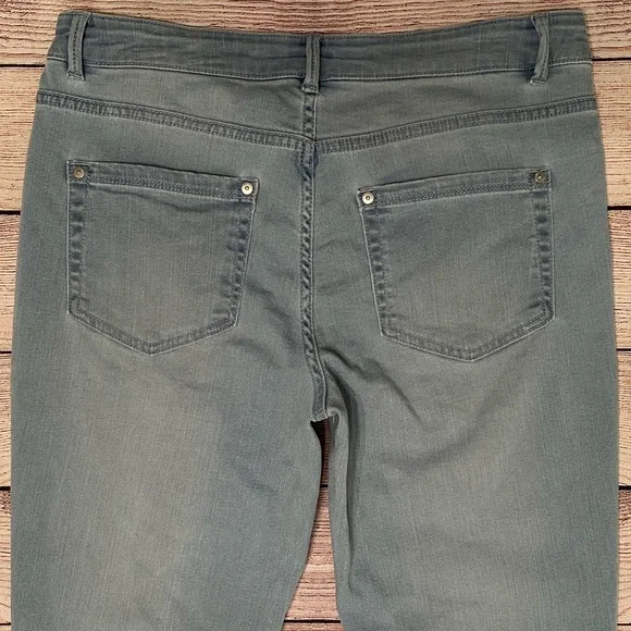 J. Jill Light Wash Authentic Fit Cuffed Cropped Jeans - Picture 8 of 11